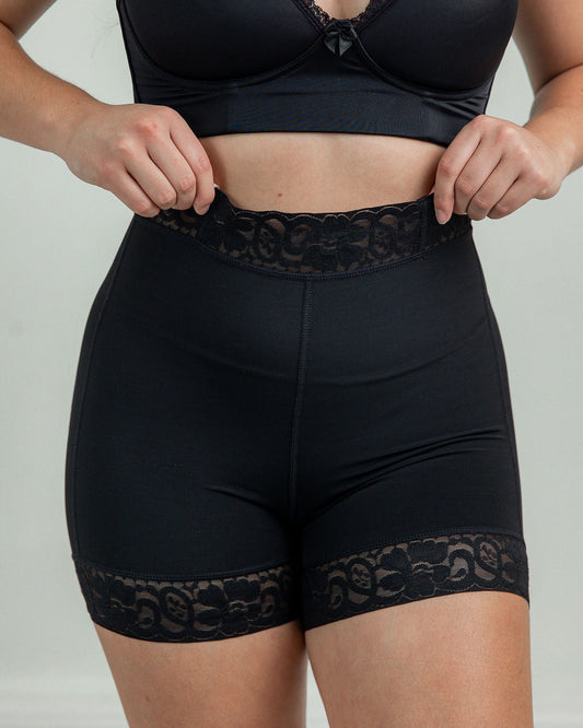 Seamless hip-lifting shorts